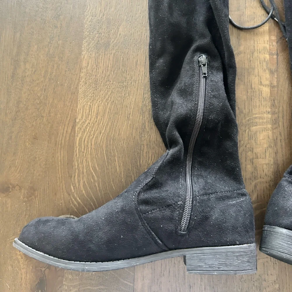 Windsor black knee